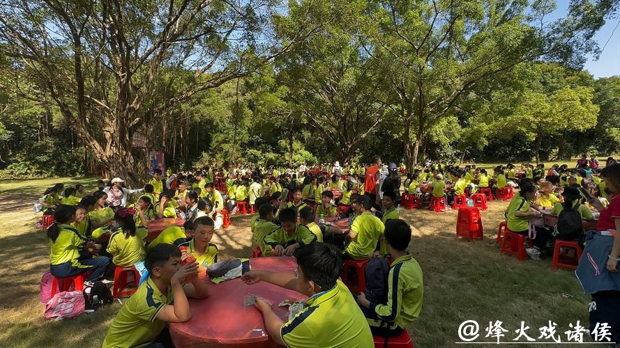 青少年户外运动推广,夏令营与探险活动组织锻炼意志,培养团队合作精神。 青少年户外运动推广,夏令营与探险活动组织锻炼意志,培养团队合作精神。